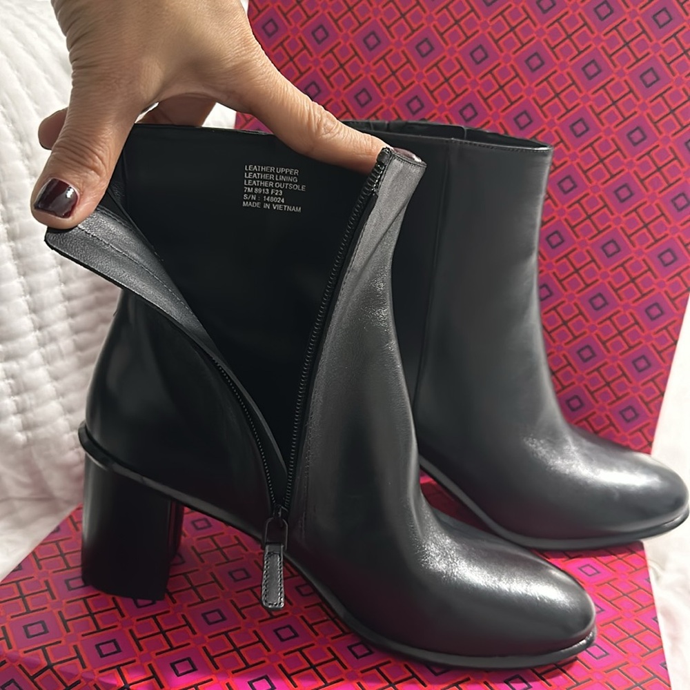 TORY BURCH Brooke Stamped Bootie Heel Leather Black Side Zip and Elastic Size 7. - Picture 6 of 16